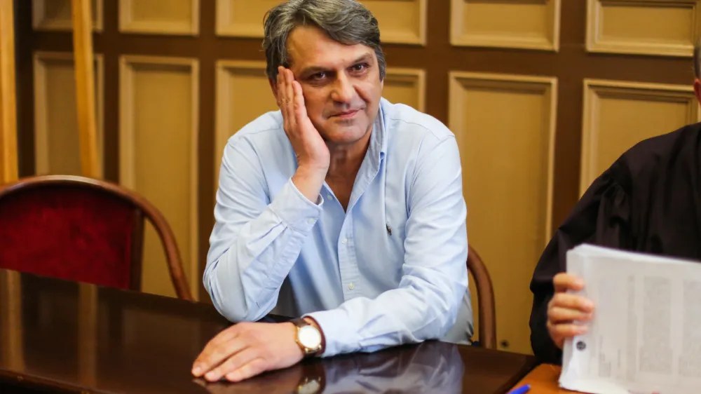 radiolog iz UKC Ljubljana Milo&scaron;evič Zoran,  - 05.06.2019 &ndash; sojenje zoper zdravnika Zorana Milo&scaron;eviča in soobtožene &ndash; korupcijska afera v zdravstvu - podkupovanje zdravnikov in drugih zaposlenih v zdravstvenih zavodih v zameno za izbor medicinskih materialov in zdravil - obtoženi naj bi prejeli več kot milijon evrov podkupnin v gotovini in celo v zlatih palicah. //FOTO: Bojan Velikonja