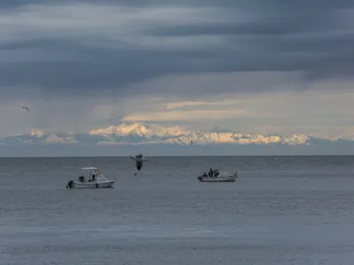 Slovenske oblasti so hrva&scaron;kim ribičem izrekle že za okoli dva milijona evrov kazni, podobna je tudi vsota hrva&scaron;kih kazni, izdanih slovenskim ribičem.&nbsp;