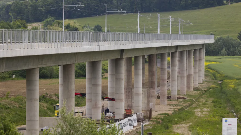 Maribor, na severnem portalu zelezniskega predora Pekel.Slovesnost ob zakljucku projekta nadgradnje zelezniske proge Maribor-Sentilj-drzavna meja.Viadukt, promet, transport.