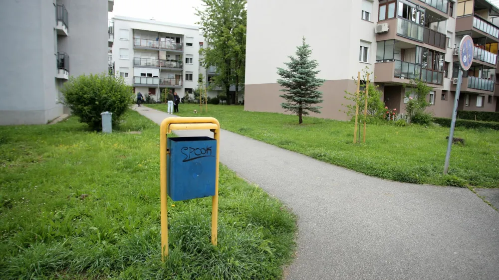 V ko&scaron;u za smeti so na&scaron;li novorojenčka. 