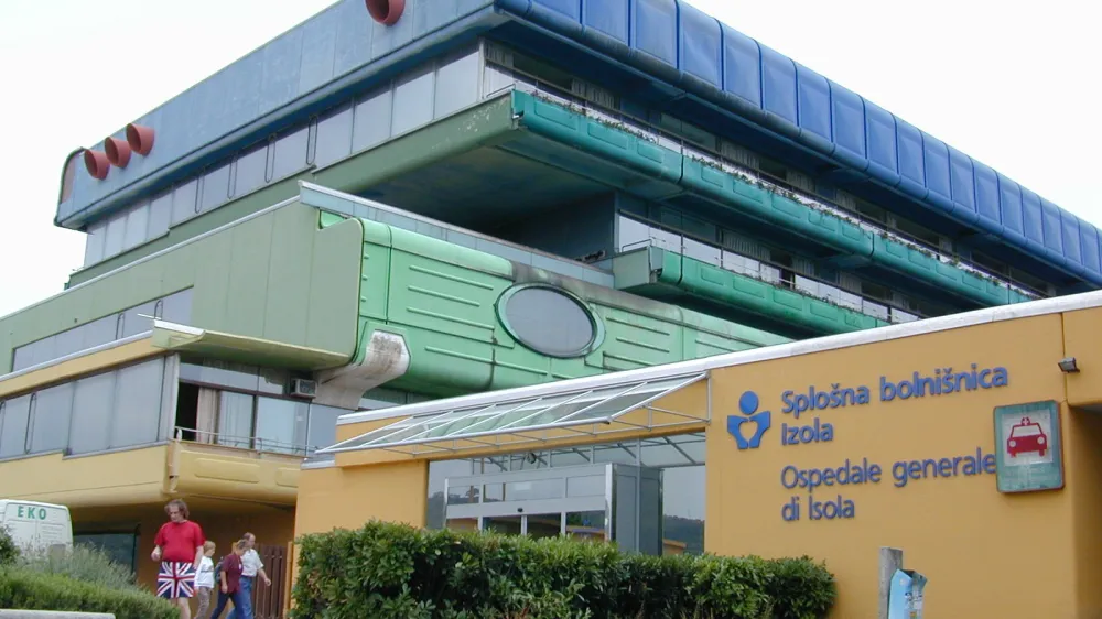 Splo&scaron;na bolni&scaron;nica Izola, bolnica