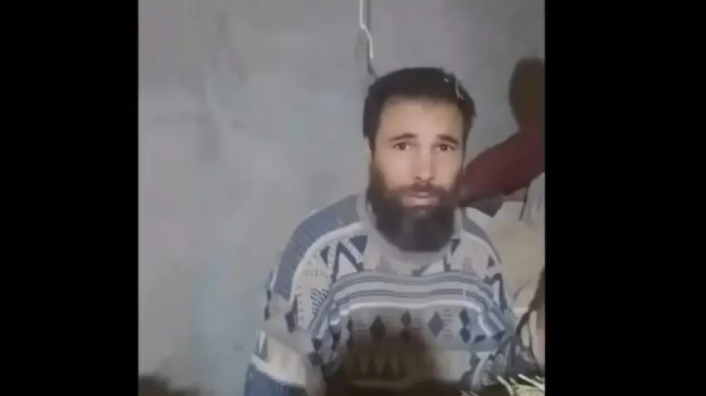 Omarja je sosed ugrabil, ko je bil star 19 let. V nedeljo so ga na&scaron;li v podzemni ovčji staji. Kar 26 let je bil le 200 metrov od doma. 