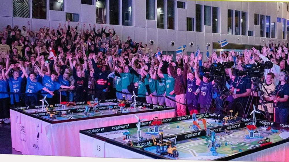 Učenci I. osnovne &scaron;ole (O&Scaron;) Celje, mladi raziskovalci in robotiki First Lego Liga (FLL) ekipa Black&White so na Norve&scaron;kem postali prvaki FLL. 