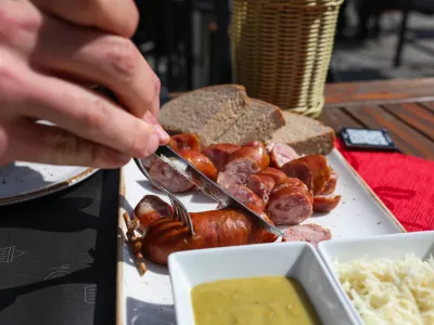 22.03.2024. - Kranjska klobasa proizvajalca podjetja Kodila.//FOTO: Bojan Velikonja