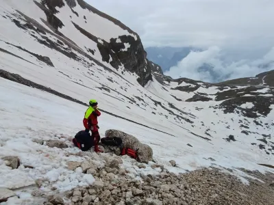 Na Mangartu so na&scaron;li truplo pogre&scaron;anega 53-letnega Avstrjca. Zanj je bil najverjetneje usoden zdrs po poledenelem, strmem pobočju. 