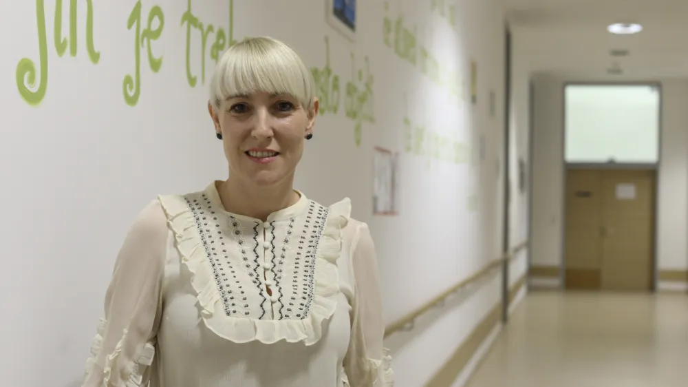 Ana Petrič, strokovnjakinja s področja dela s starej&scaron;imi, magistra socialnega dela in direktorica DEOS &ndash; Center starej&scaron;ih Notranje Gorice- 13.04.2023 - DEOS &ndash; Center starej&scaron;ih Notranje Gorice, zasebni socialnovarstveni zavod s koncesijo, Gmajna 7, //FOTO: Luka Cjuha