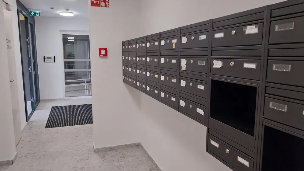 Stanovanjska soseska JSS MOL on &Scaron;martinski cesti - Sklad je stanovanja kupil od družbe Koss - Kostaknabiralniki