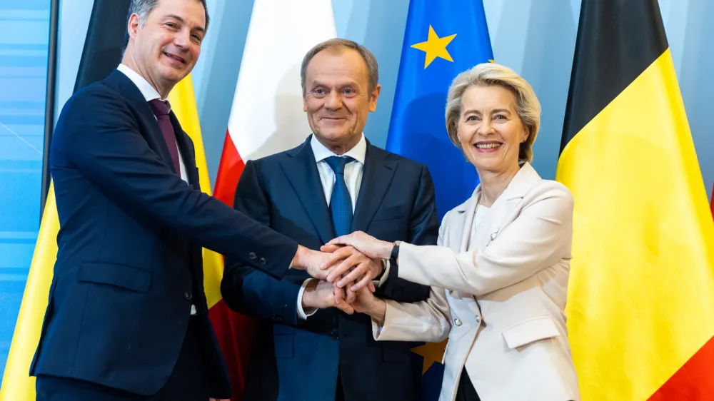 Preboj za Poljsko se je zgodil v času belgijskega predsedstva, ki se izteče čez dober mesec dni. Premier Tusk je predsednici komisije Ursuli von der Leyen in belgijskemu premierju Alexandru De Crooju hitro zagotovil, da želi vrniti vladavino prava v svojo državo. Foto: Reuters