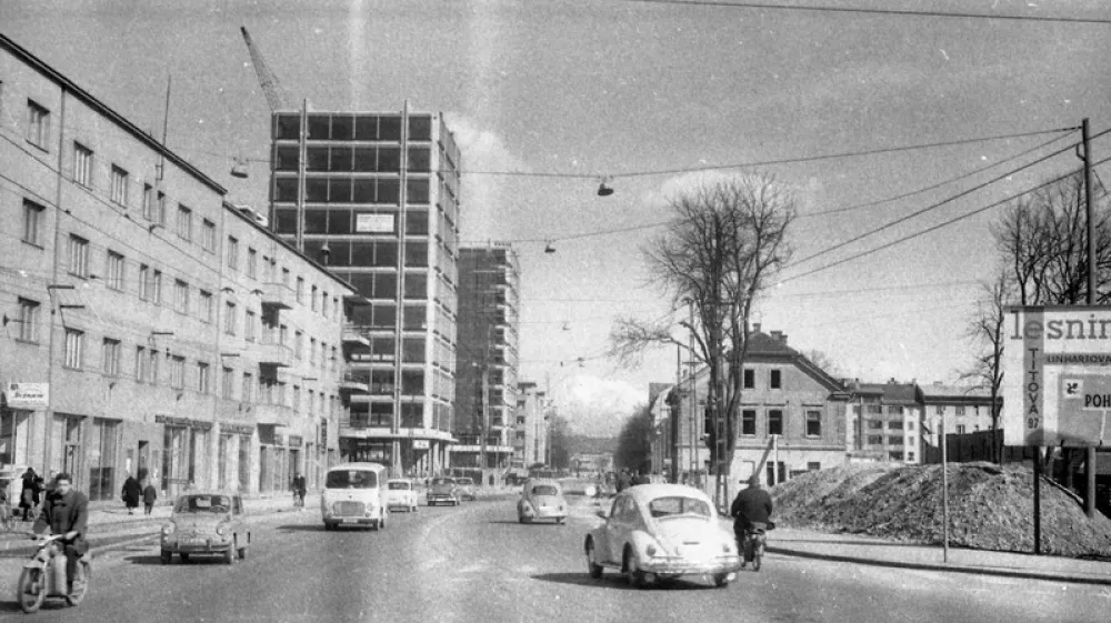 Marjan Ciglič, LJubljana, 1967, hrani MNSZS