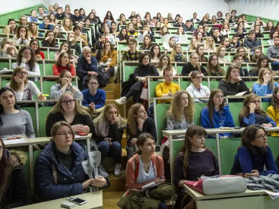 - Filozofska fakulteta UL, Akereva 2 v Ljubljani -- 15.02.2019 - Informativni dnevi 2019 - informativni dan na fakultetah in srednjih olah za bodoe tudente in dijake - izobraevanje - olstvo - tudij - dijaki - tudenti - //FOTO: 