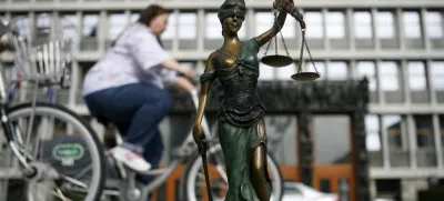 - ilustrativna fotografija - parlament - državni zbor - tožilstvo - pravo - pravičnost - pravosodje - pravica - pravni sistem - kipec boginja pravde Justicija - tehtanje resnice - tehtnica in meč- tematska fotografija - poseg politike v sodstvo//FOTO: Bojan Velikonja