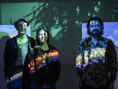 Del umetni&scaron;kega kolektiva Total Refusal Robin Klengel, Leonhard M&uuml;llner in Susanna Flock je del svoje dejavnosti predstavil v Slovenski kinoteki.