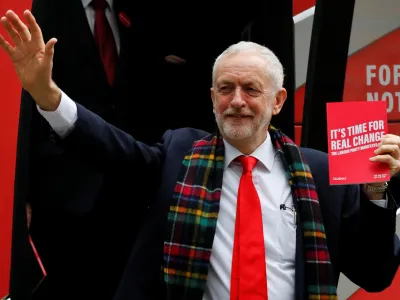 Leader of the Labour Party Jeremy Corbyn waves as he gets off the campaign bus ahead of the launch of the party manifesto in Birmingham, Britain November 21, 2019. REUTERS/Phil Noble - RC2MFD92D9YV