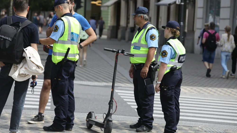 Kolesarji in vozniki električnih koles in skirojev so bili v prvih &scaron;tirih mesecih leto&scaron;njega leta udeleženi že v 288 nesrečah.&nbsp;