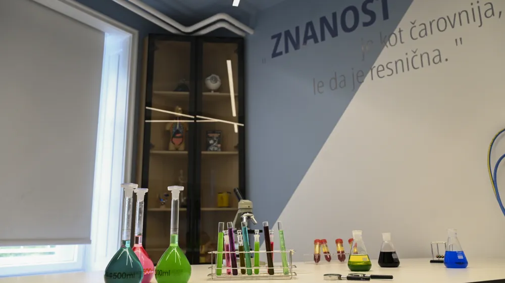 Podjetje Lek je poskrbelo, da je laboratorij sodobno opremljen.&nbsp;