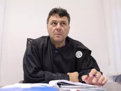 Nekdanjemu sodniku Zvjezdanu Radonjiću so grozile že disciplinske sankcije, vendar je nazadnje sam zapustil sodni&scaron;ke vrste.&nbsp;