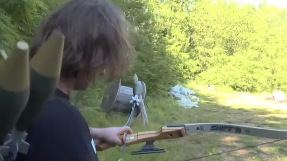 Željko Mitrović je s samostrelom izstrelil minometno mino. F X