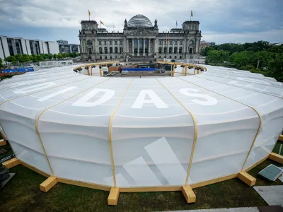 30 May 2024, Berlin: A general view of the Adidas Arena for the European Football Championship is being built on the Reichstag meadow in front of the Reichstag building. Photo: Kay Nietfeld/dpa