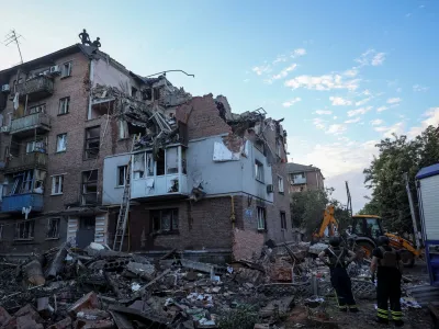 Rescuers work at a site of a residential building hit by a Russian missile strike, amid Russia's attack on Ukraine, in Kharkiv, Ukraine May 31, 2024. REUTERS/Vyacheslav Madiyevskyy