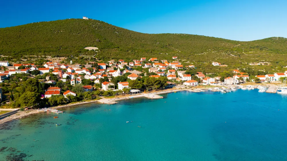 otok Ist je idealna destinacija za tiste, ki i&scaron;čejo popoln mir. F Istock