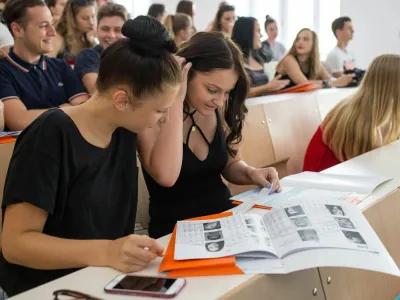 Dijaki in dijakinje se bodo morda v prihodnosti lahko odločali tudi med dvema nivojema mature pri sloven&scaron;čini. Fotografija je simbolična.&nbsp;