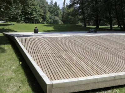 Na Plečnikovem avditoriju v Tivoliju se letos odvija prva sezona. V juniju napovedujejo festival MGLC Poletje v Tivoliju in festival radikalnih teles Spider. &nbsp;