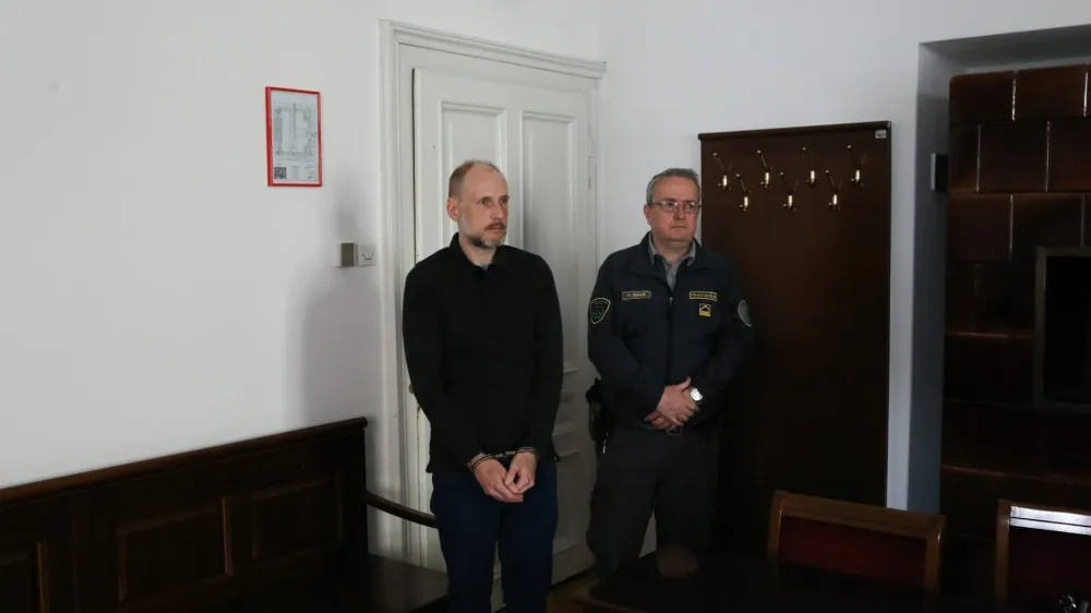 Benjamin Mihelič na predobravnavnem naroku nu priznal krivde za poskus uboja biv&scaron;e partnerke na avtobusu LPP februarja letos. 