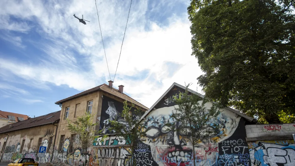 - Metelkova- Ljubljanska Grafitarska tura Ljubljana Graffiti Tour &ndash; grafiti - - 01.07.2019 - Ljubljana Street Art Festival - prvi mednarodni festival street art ulične umetnosti v Sloveniji - //FOTO: Matjaž Ru&scaron;t