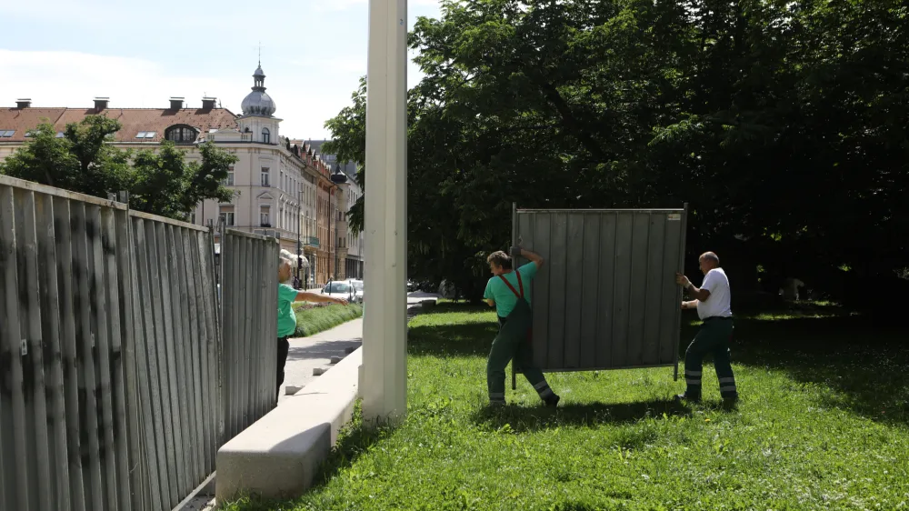 04.06.2024 - Miklo&scaron;ičev park, kjer izvajajo deratizacijo. postavitev ograje - deritizacijaFOTO: Luka Cjuha