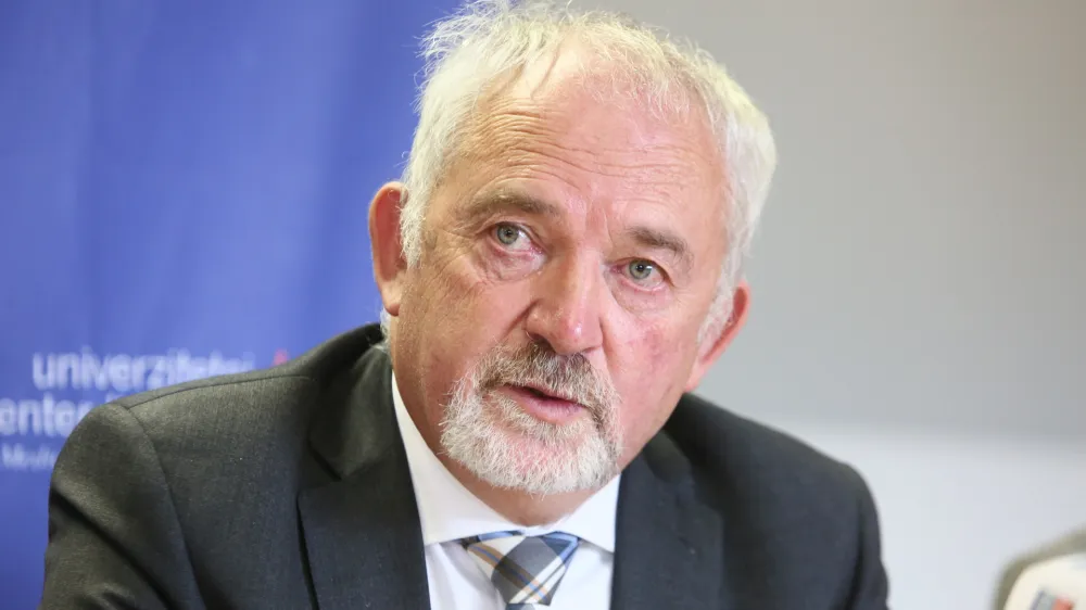 generalni direktor ZZZS Marjan Su&scaron;elj,- 12.10.2018 &ndash; novinarska ZZZS in UKC Ljubljana - predstavitev uvedbe novega programa celovite rehabilitacije slepih in slabovidnih v UKC Ljubljana namenjen celoviti in multidisciplinarni obravnavi slepih in slabovidnih od otro&scaron;tva do starostnikov. //FOTO: Luka Cjuha.