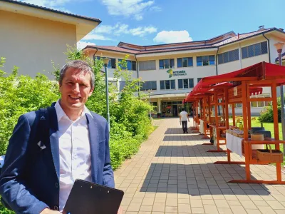 &Scaron;tevilne gorenjske organizacije si prizadevajo za več lokalne hrane v javnih zavodih, tudi Razvojna agencija Sora in njen direktor Ga&scaron;per Kleč.