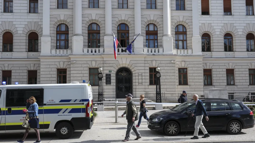 V enem izmed redkih sodnih epilogov zaradi krivega pričanja je ljubljanske okrožno sodi&scaron;če izreklo pogojno kazen.&nbsp;