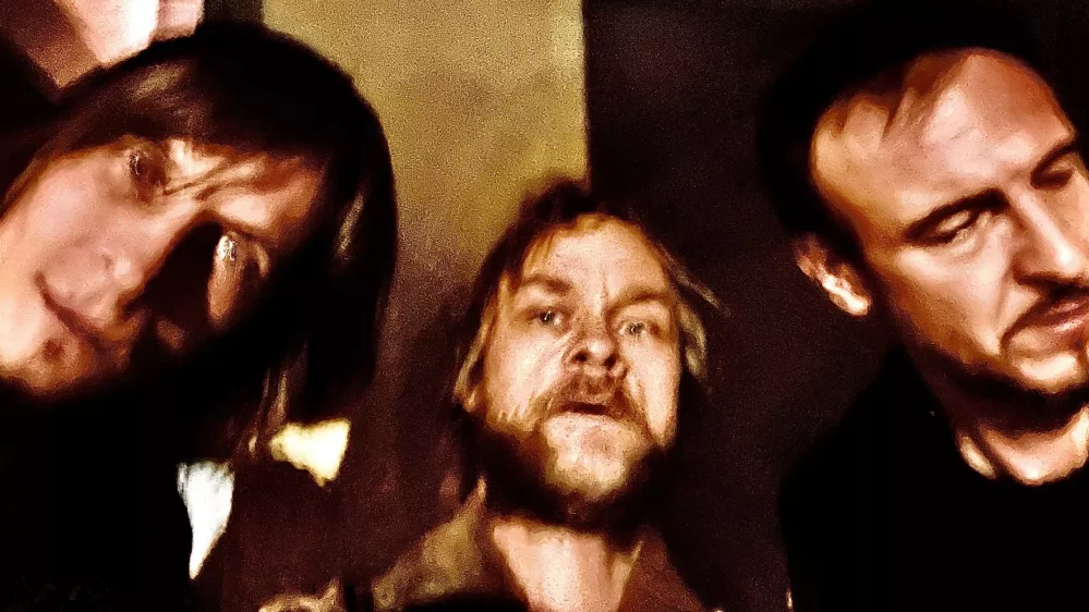 Alter rock trio Svojat je izdal svojo drugo plo&scaron;čo z naslovom O&scaron;ili me modro. F arhiv zasedbe