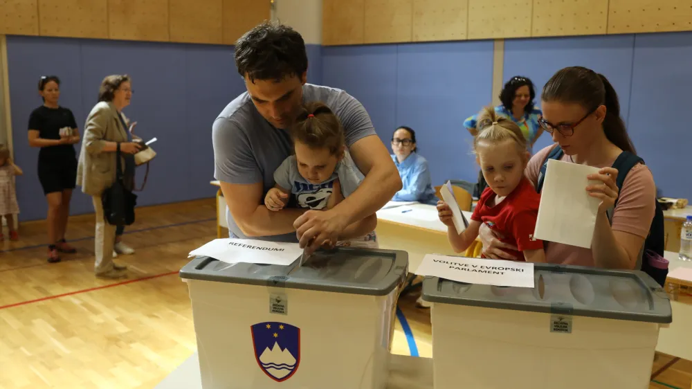 voli&scaron;če09.06.2024 - Evropske volitve 2024 - Volitve poslancev v Evropski parlament - Referendum //FOTO: Luka Cjuha