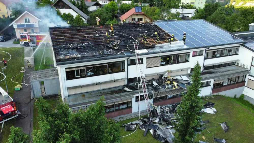 Zagorela je streha s sončno elektrarno.