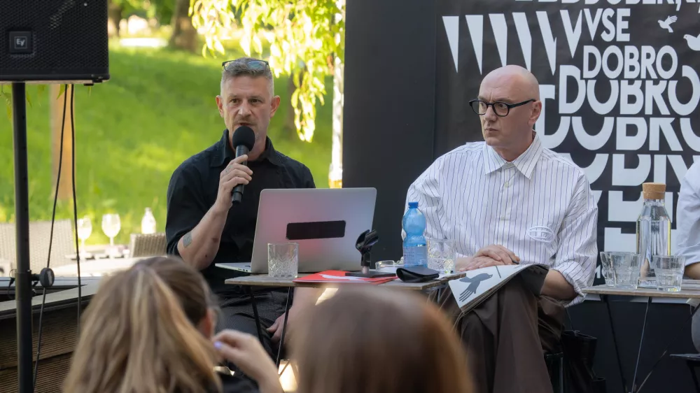Tibor Mihelič Syed in Goran Injac ob predstavitvi programa prihodnje sezone v Slovenskem mladinskem gledali&scaron;ču.&nbsp;