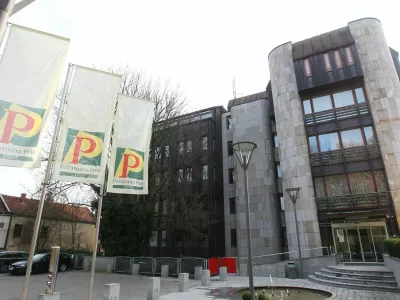 Skupina Perutnina Ptuj na Hrva&scaron;kem gradi tri ogromne farme, ki bodo imele 16.000 kvadratnih metrov vzrejnih povr&scaron;in.&nbsp;