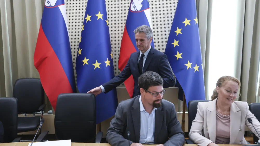 predsednik vlade dr. Robert Golob, predsedujoči ESS Jakob Počivav&scaron;ek, vodja Konfederacije sindikatov Slovenije Pergam- 04.07.2023 - Ekonomsko-socialni svet - izredna seja ESS - razprava o vodenju socialnega dialoga. //FOTO: Jaka Gasar