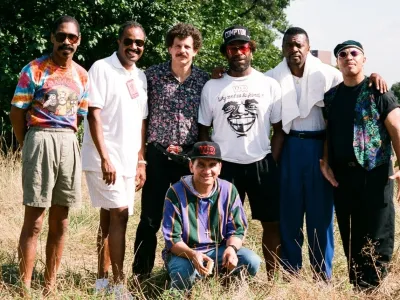 Zasedba War je skladbo Why Can't We Be Friends? izdala leta 1975.&nbsp;