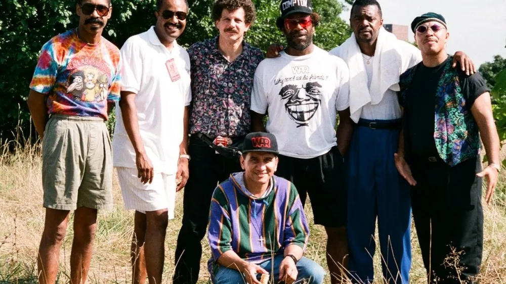 Zasedba War je skladbo Why Can't We Be Friends? izdala leta 1975.&nbsp;