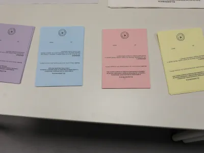 - Voli&scaron;če O&Scaron; Fužine.- glasovalni listi za referendume,- 09.06.2024. - Volitve v Evropski parlament in &scaron;tirje referendumi za preferenčni glas, o Evtanaziji, o rabi marihuane v medicinske namene in za rekreativno uporabo 2024.//FOTO: Bojan Velikonja