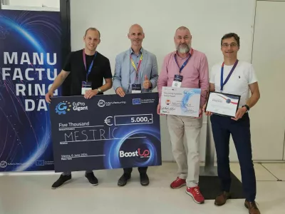 Z leve proti desni: Andraž Selan, direktor (Mestric Smart Factory), mag. Matjaž Marko, poobla&scaron;čeni minister/ekonomski svetovalec (Veleposlani&scaron;tvo RS v Avstriji), Milan Dragič, direktor (Process Space) in Andrej Gu&scaron;tin, produktni vodja (Process Space) F Process Space