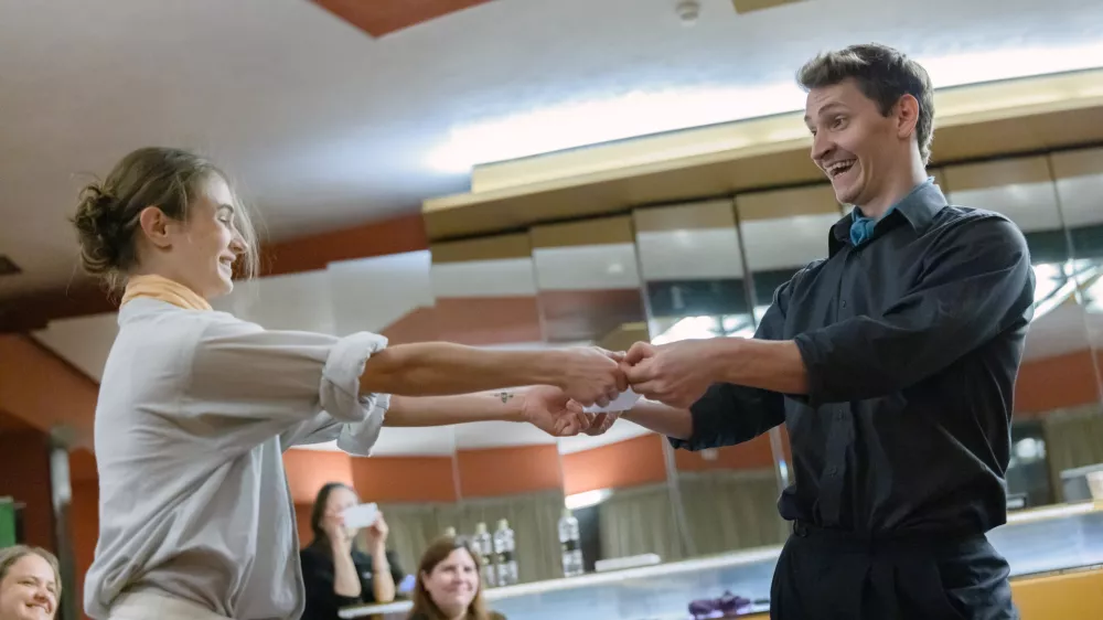 Nastaja že tudi baletna pravljica Mali princ. F Darja &Scaron;travs Tisu