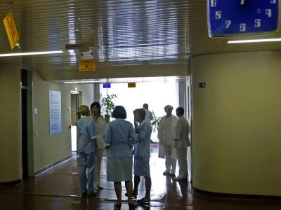 - Ilustrativna fotografija, zdravstvo, bolnica, zdravniki, medicinske sestre- Splo&scaron;na bolni&scaron;nica Slovenj Gradec//FOTO: Matej Pov&scaron;eOPOMBA: ZA OBJAVO ZA OBJAVO V PRILOGI &ndash; DNEVNIKOV OBJEKTIV - REPORTAŽA