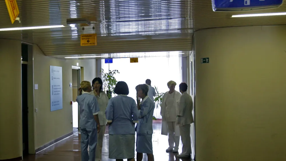 - Ilustrativna fotografija, zdravstvo, bolnica, zdravniki, medicinske sestre- Splo&scaron;na bolni&scaron;nica Slovenj Gradec//FOTO: Matej Pov&scaron;eOPOMBA: ZA OBJAVO ZA OBJAVO V PRILOGI &ndash; DNEVNIKOV OBJEKTIV - REPORTAŽA