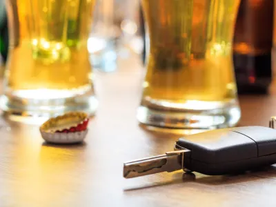 Pitje alkohola in vožnja ne gresta skupaj, tudi v majhnih količinah ne. 