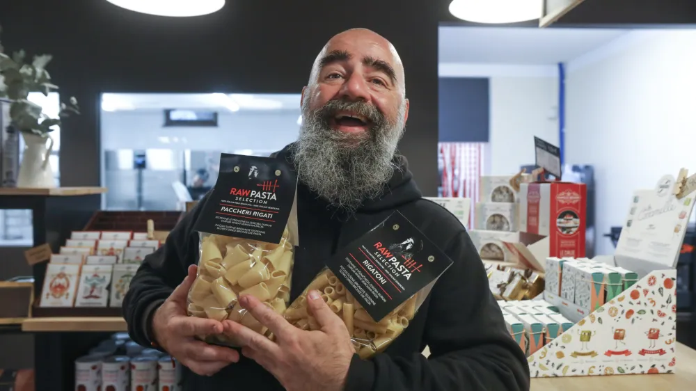 13.06.2024 - Maxx &ndash; Raw Pasta &ndash; pa&scaron;tarna na Trubarjevi.Foto: Luka Cjuha