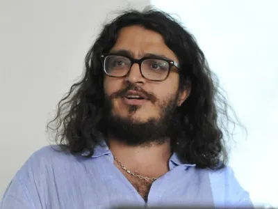 dr. Ara&scaron; Azizi, iranski zgodovinar, pisatelj in predavatelj na ameri&scaron;ki univerzi Clemson