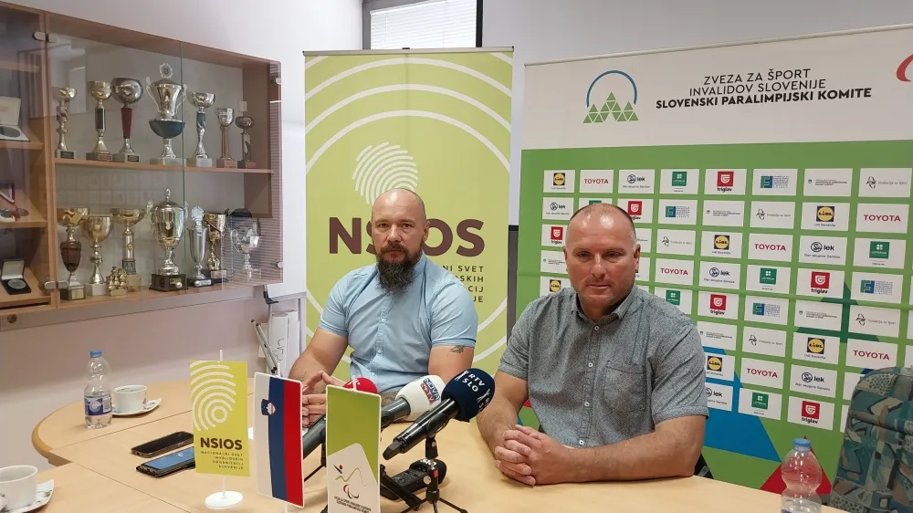 V hi&scaron;i, kjer domuje &scaron;port invalidov, sta Primož Jeralič (na levi) in Gregor Gračner predstavila odnos države do paralimpijskih iger.