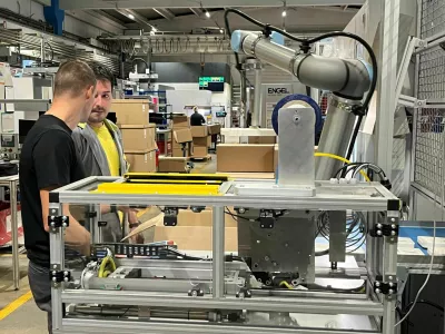 Z uvedbo kolaborativnega robota v proizvodnji, ki deluje v popolni sinergiji z zaposlenimi in izbolj&scaron;uje delovne pogoje z zmanj&scaron;anjem ponavljajočega se dela, so odpravili potrebo po ročnem prestavljanju več kot 3 tisoč kosov na izmeno. F Skaza